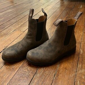 BLUNDSTONE Hightop Chelsea Boots